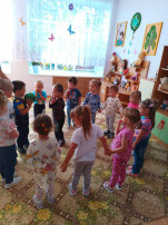 В младшей группе прошел "День арбуза" В младшей группе прошел "День арбуза".