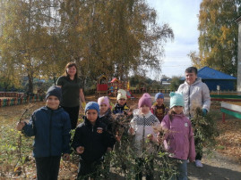 В нашем детском саду был проведён первый субботник В нашем детском саду был проведён первый субботник.