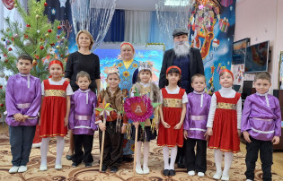 Сегодня в детском саду прошло праздничное развлечение "Святки-Колядки" Сегодня в детском саду прошло праздничное развлечение "Святки-Колядки".