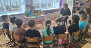 Для ребят старшей-подготовительной группы прошёл литературный час "Мир сказок Андерсена" Для ребят старшей-подготовительной группы прошёл литературный час "Мир сказок Андерсена".