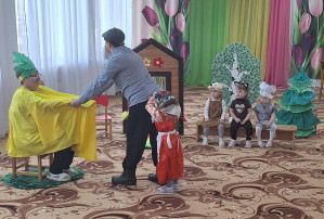 Театрализованная постановка сказки "Репка" в группе раннего возраста "Кроха" Театрализованная постановка сказки "Репка" в группе раннего возраста "Кроха".