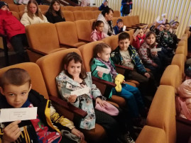 Наши воспитанники посмотрели спектакль "Пряничный домик" Наши воспитанники посмотрели спектакль "Пряничный домик".
