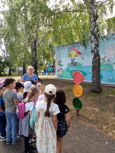 В ДОУ прошел тематический день "Наш друг - Светофор" В ДОУ прошел тематический день "Наш друг - Светофор".
