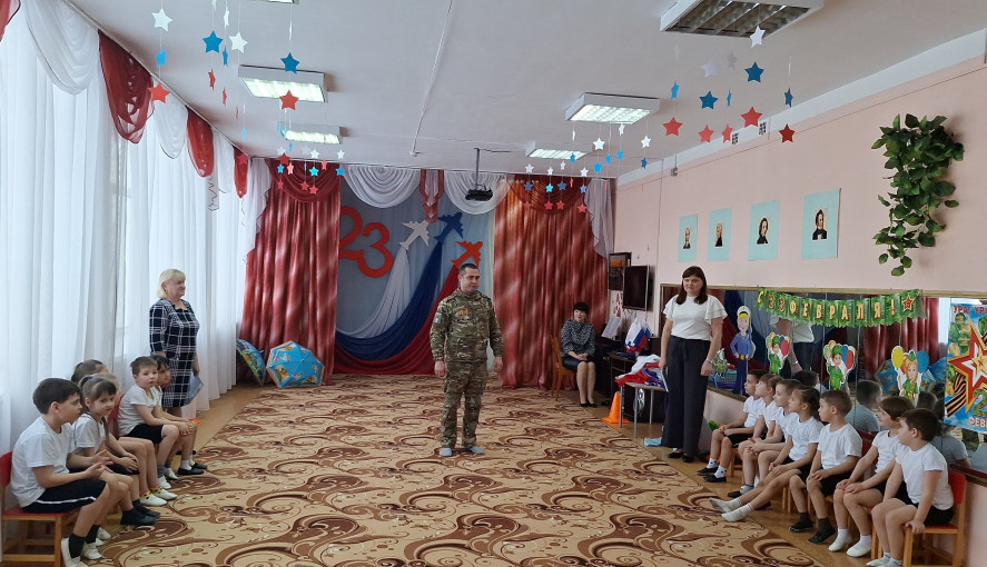 На праздник к дошколятам пришел участник специальной военной операции На праздник к дошколятам пришел участник специальной военной операции.